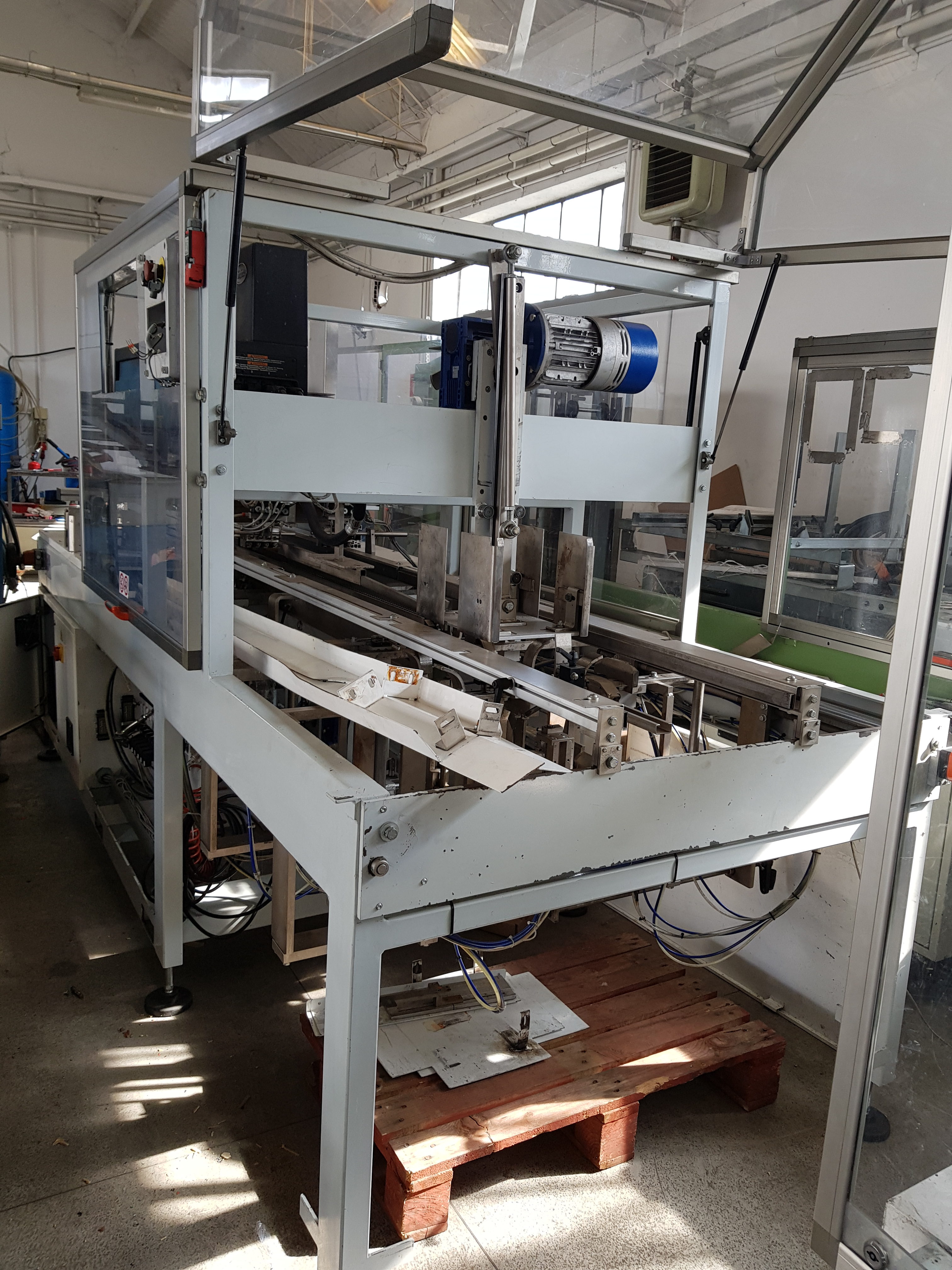 Mini Formatrice TF12 con impilatore autonomo TS43